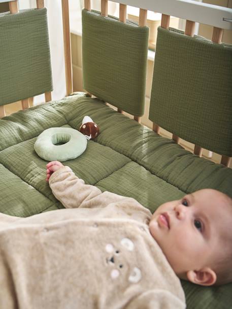 Cot/Playpen Bumper in Plain Cotton Gauze olive+taupe - vertbaudet enfant 