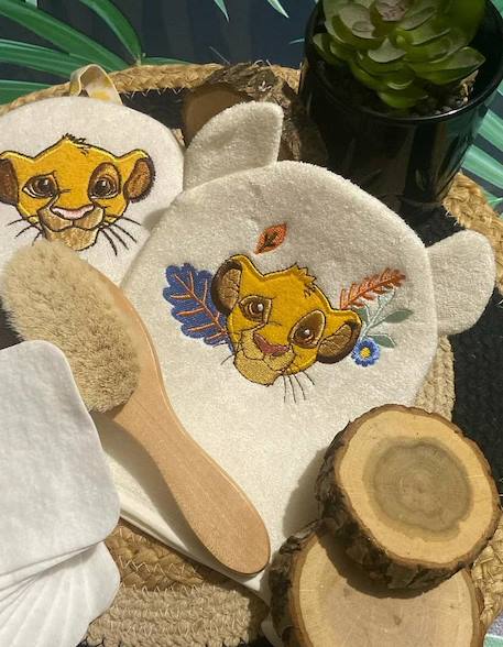 Wash Mitt with Fun Simba Head Embroidery by Disney® pastel yellow - vertbaudet enfant 